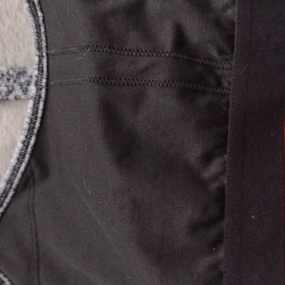 LULULEMON TOP EUC - Picture 5 of 8